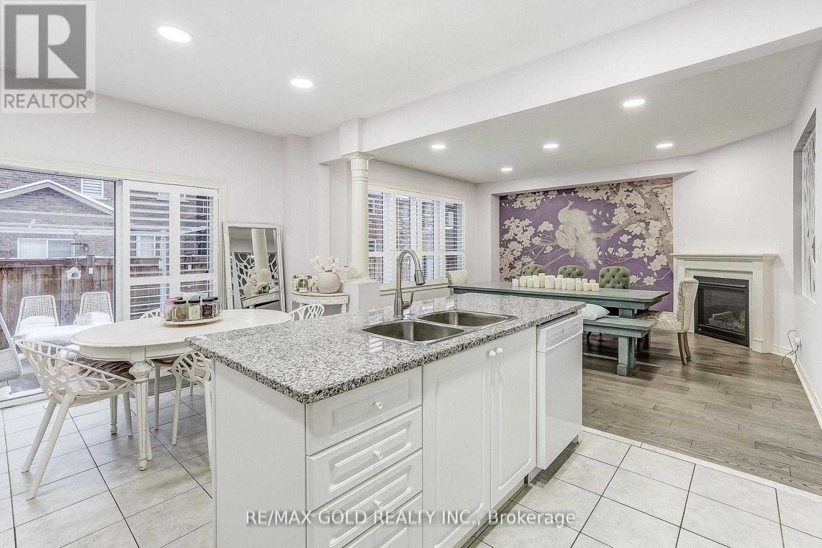 552 BESSBOROUGH DRIVE - 16