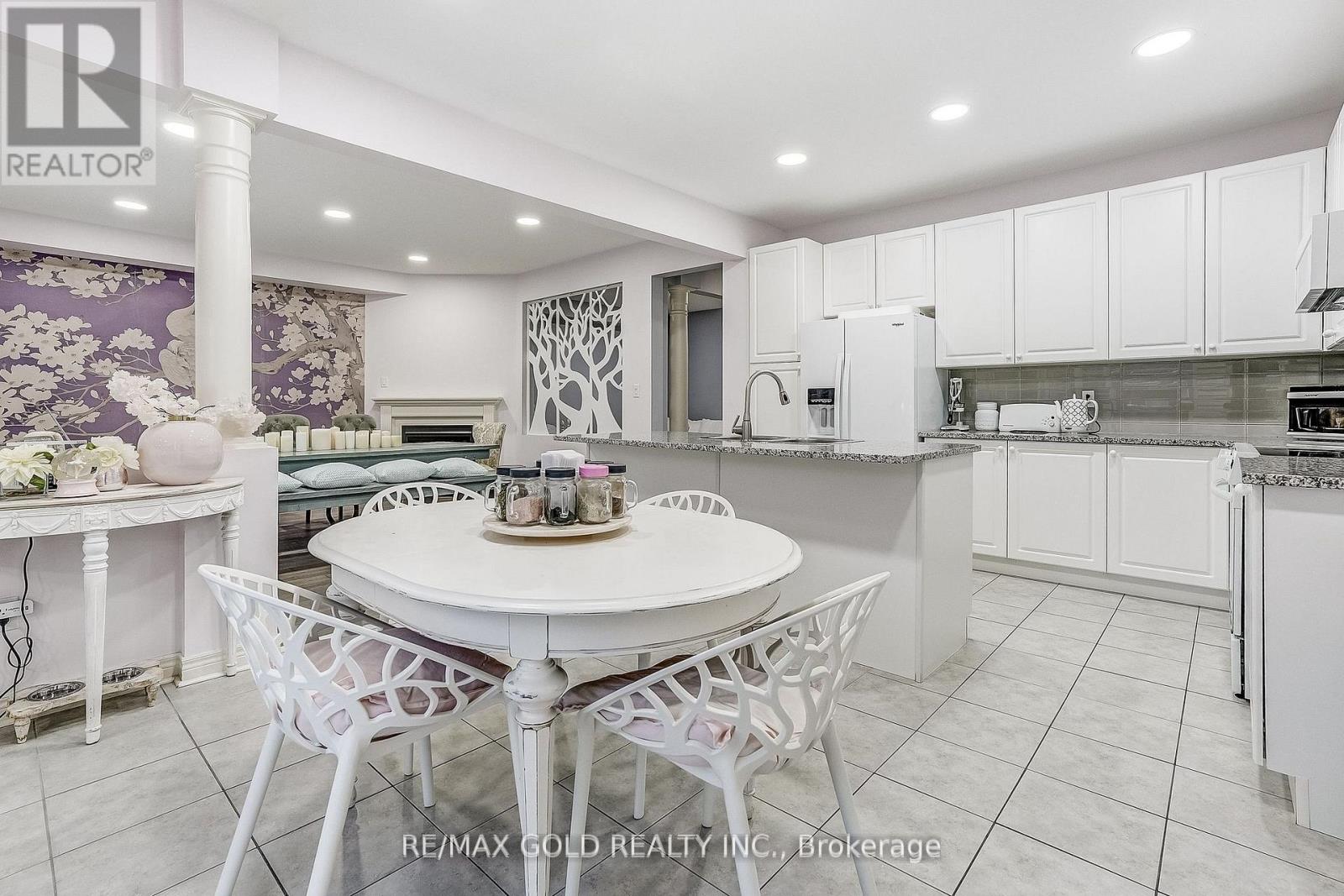 552 BESSBOROUGH DRIVE - 18