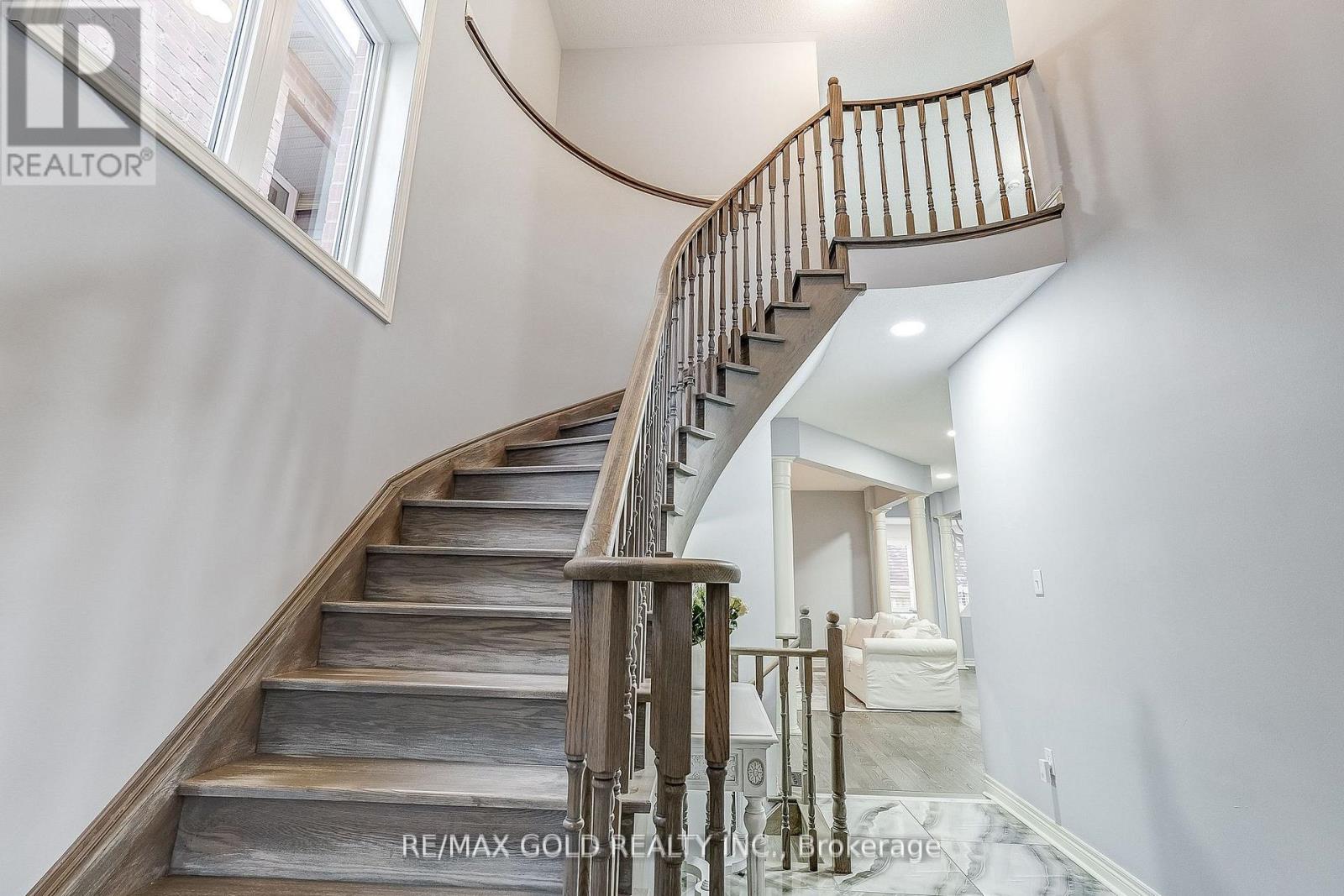 552 BESSBOROUGH DRIVE - 21