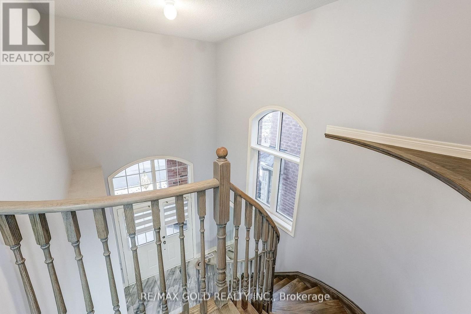 552 BESSBOROUGH DRIVE - 22
