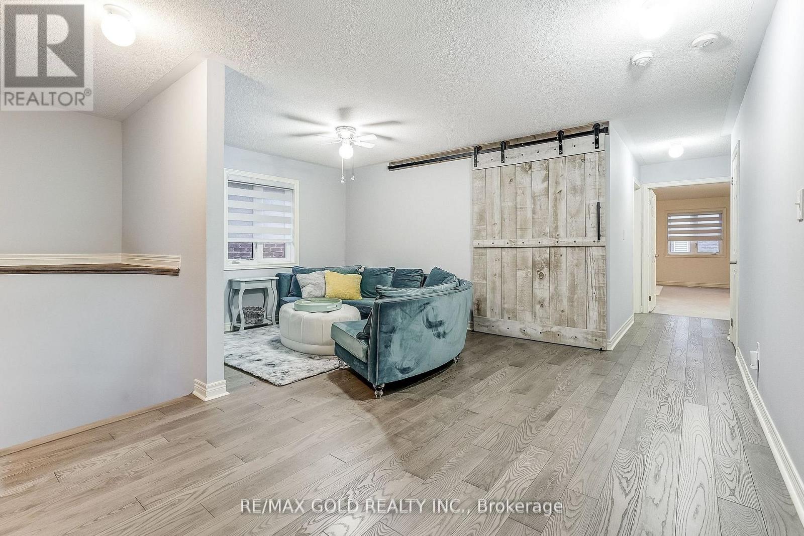 552 BESSBOROUGH DRIVE - 23