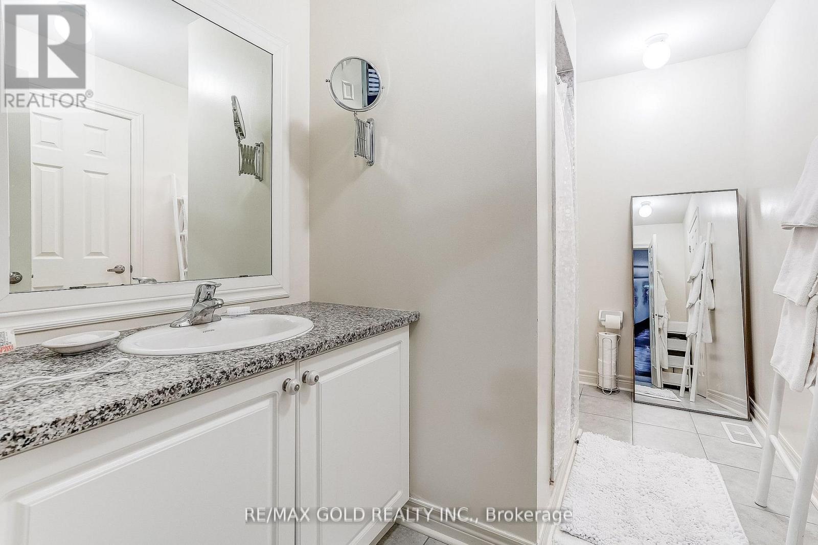 552 BESSBOROUGH DRIVE - 27