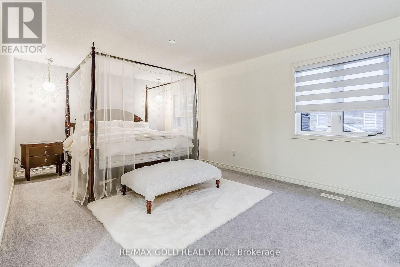 552 BESSBOROUGH DRIVE - 33