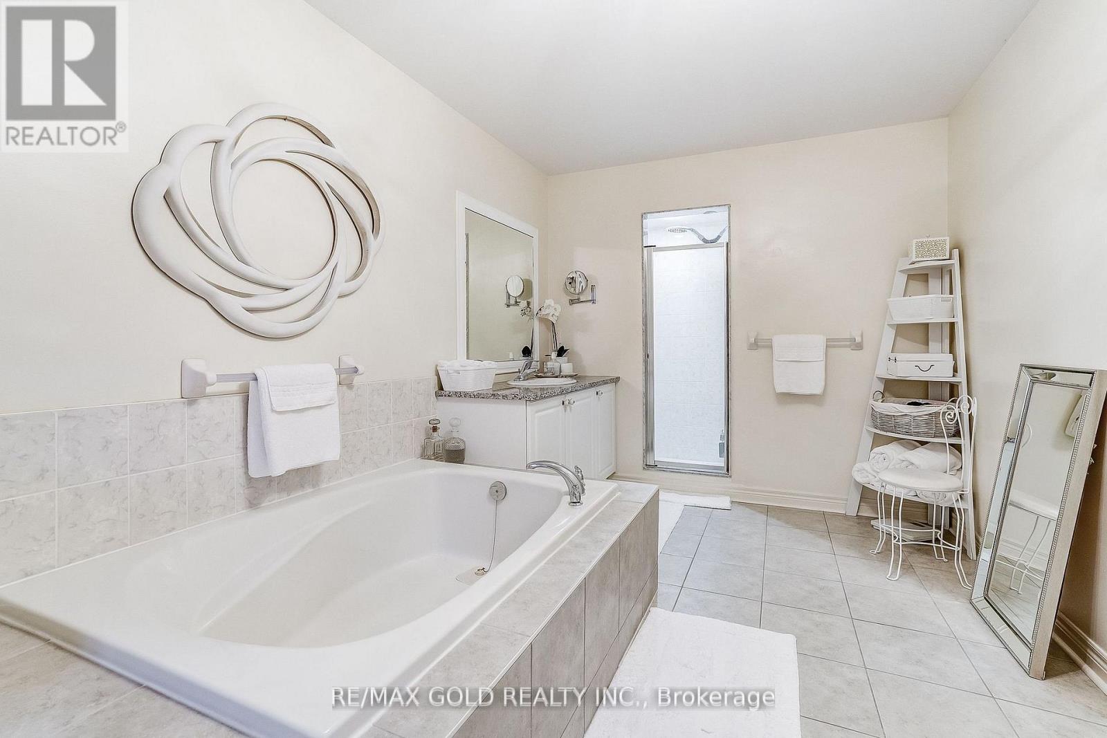 552 BESSBOROUGH DRIVE - 37