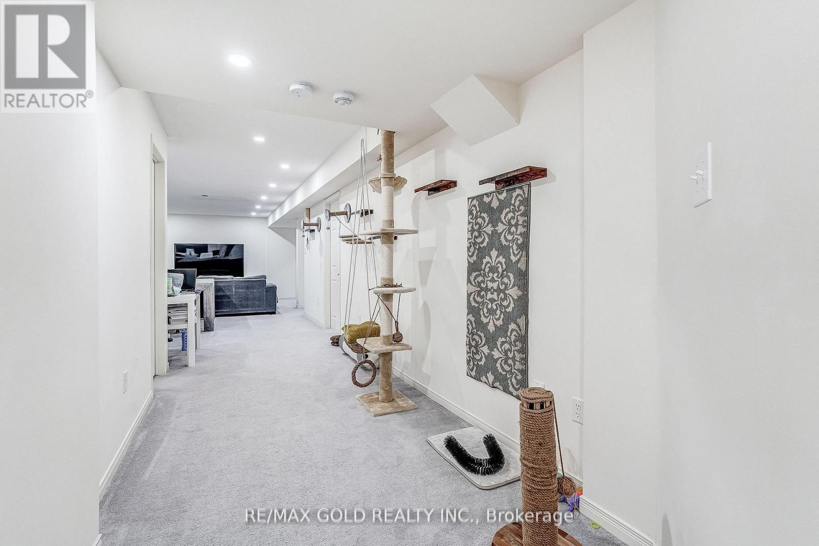 552 BESSBOROUGH DRIVE - 39