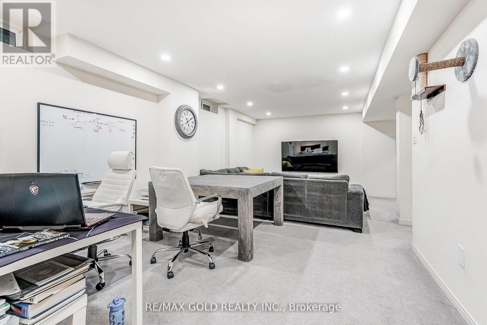 552 BESSBOROUGH DRIVE - 40