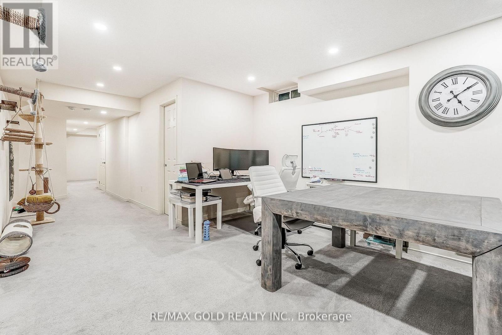 552 BESSBOROUGH DRIVE - 41