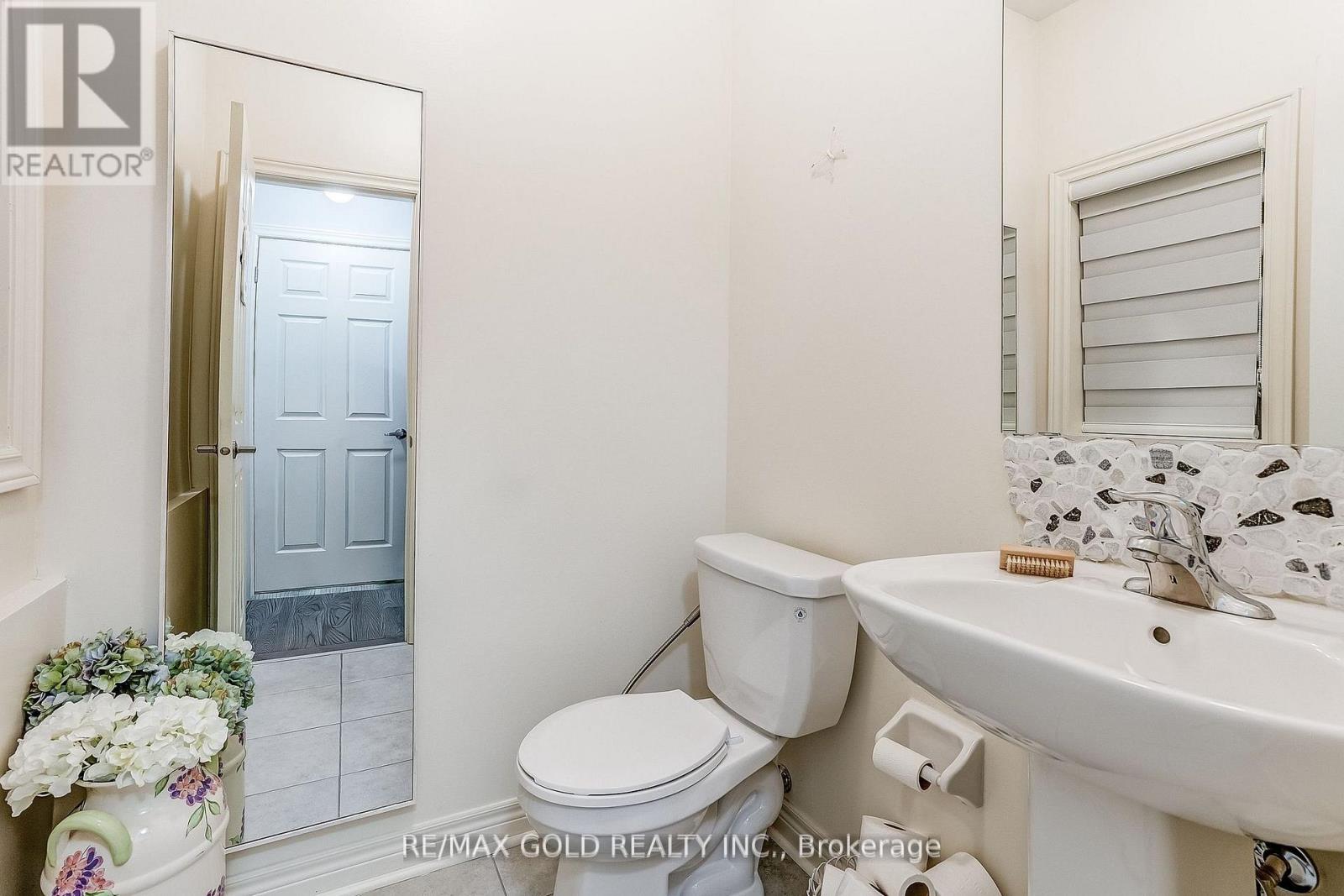 552 BESSBOROUGH DRIVE - 5