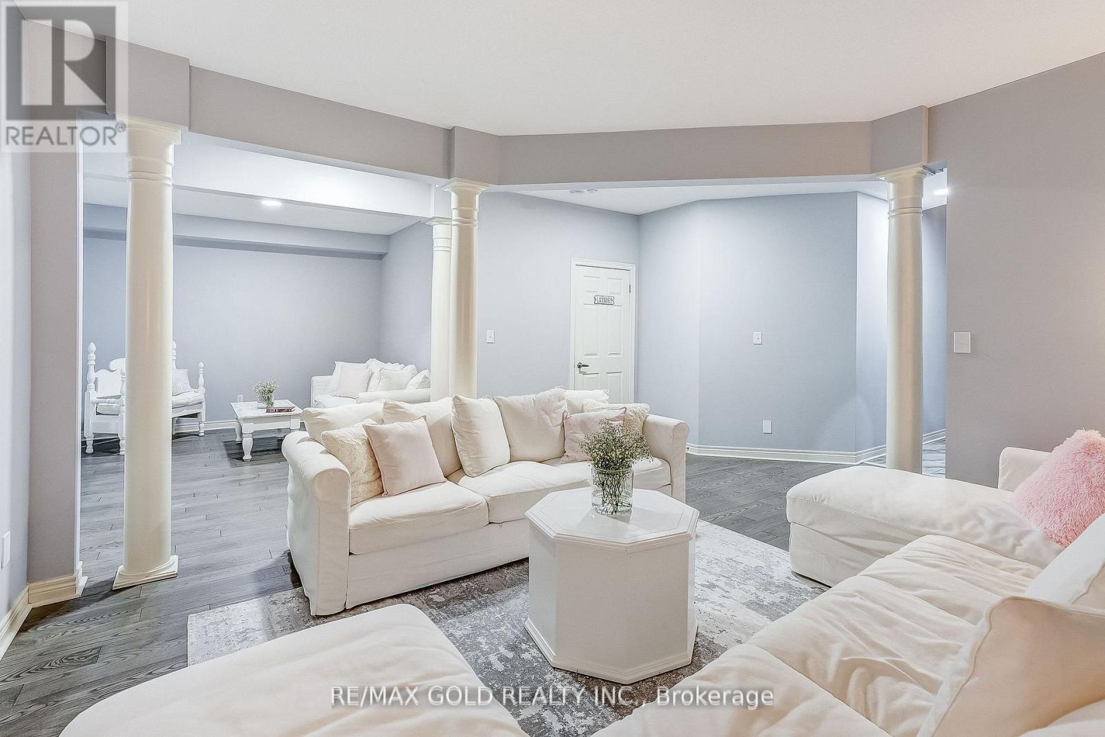 552 BESSBOROUGH DRIVE - 8