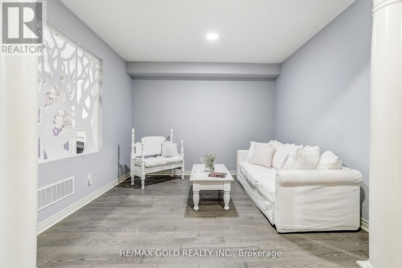 552 BESSBOROUGH DRIVE - 9