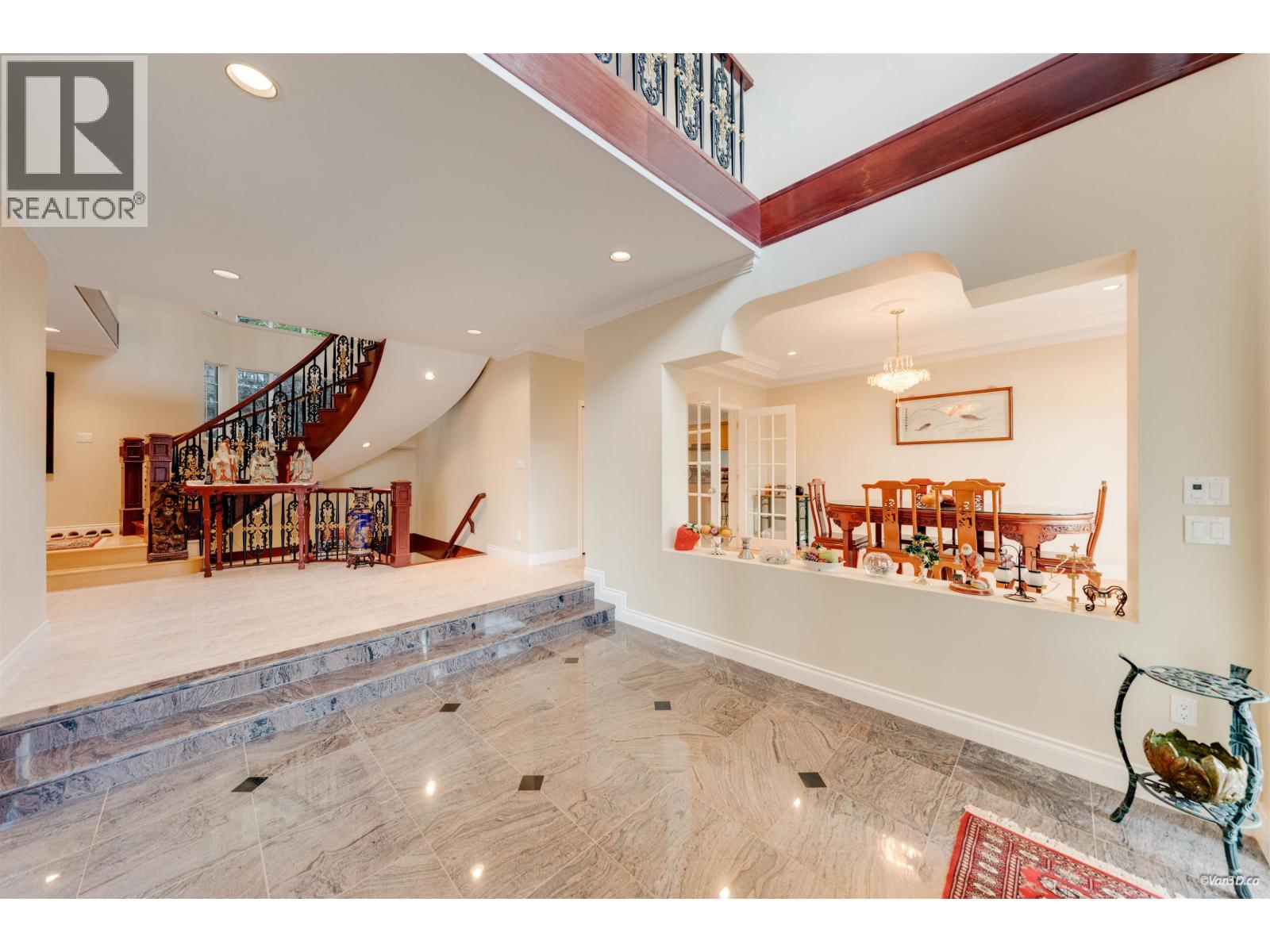 4989 CHALET PLACE, North Vancouver