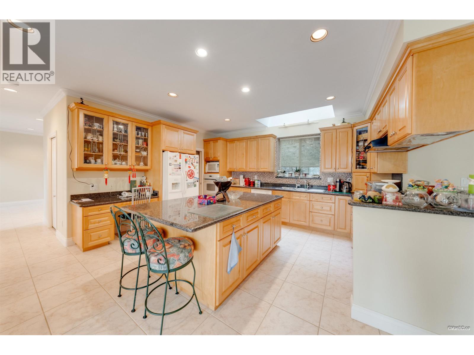 4989 CHALET PLACE, North Vancouver