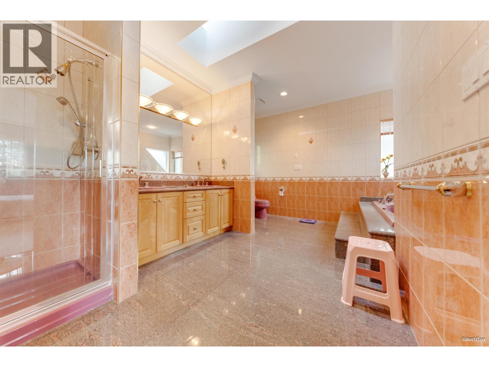 4989 CHALET PLACE, North Vancouver