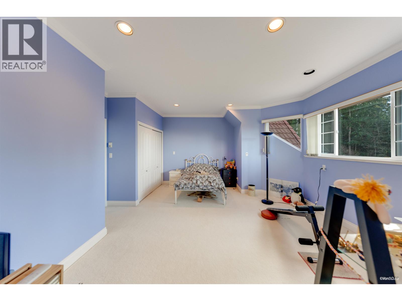 4989 CHALET PLACE, North Vancouver