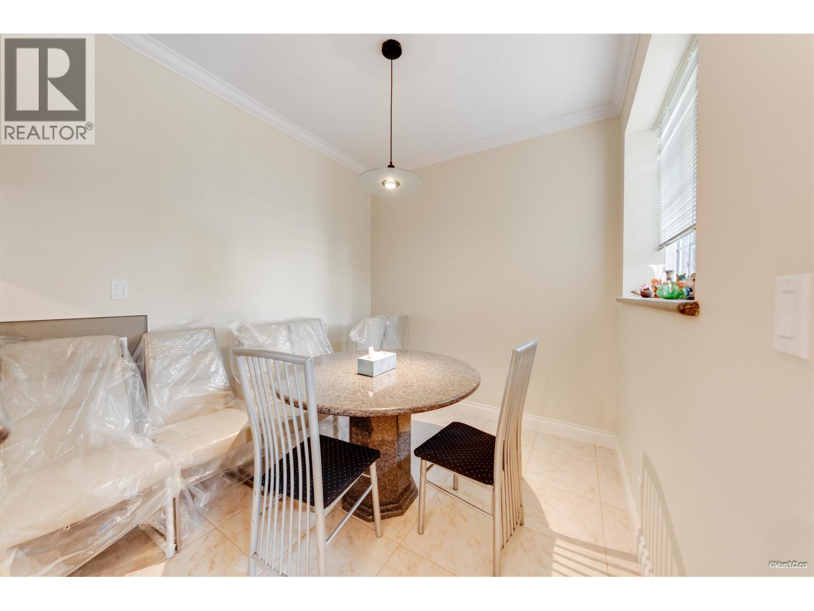 4989 CHALET PLACE, North Vancouver