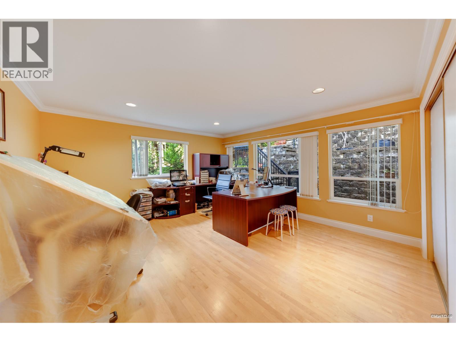 4989 CHALET PLACE, North Vancouver