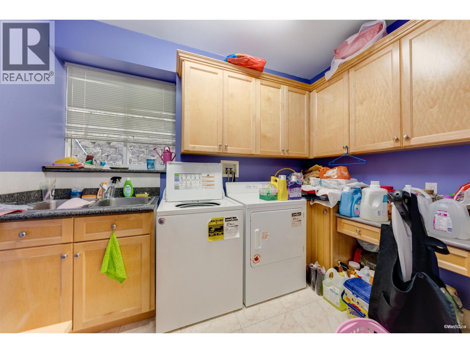 4989 CHALET PLACE, North Vancouver