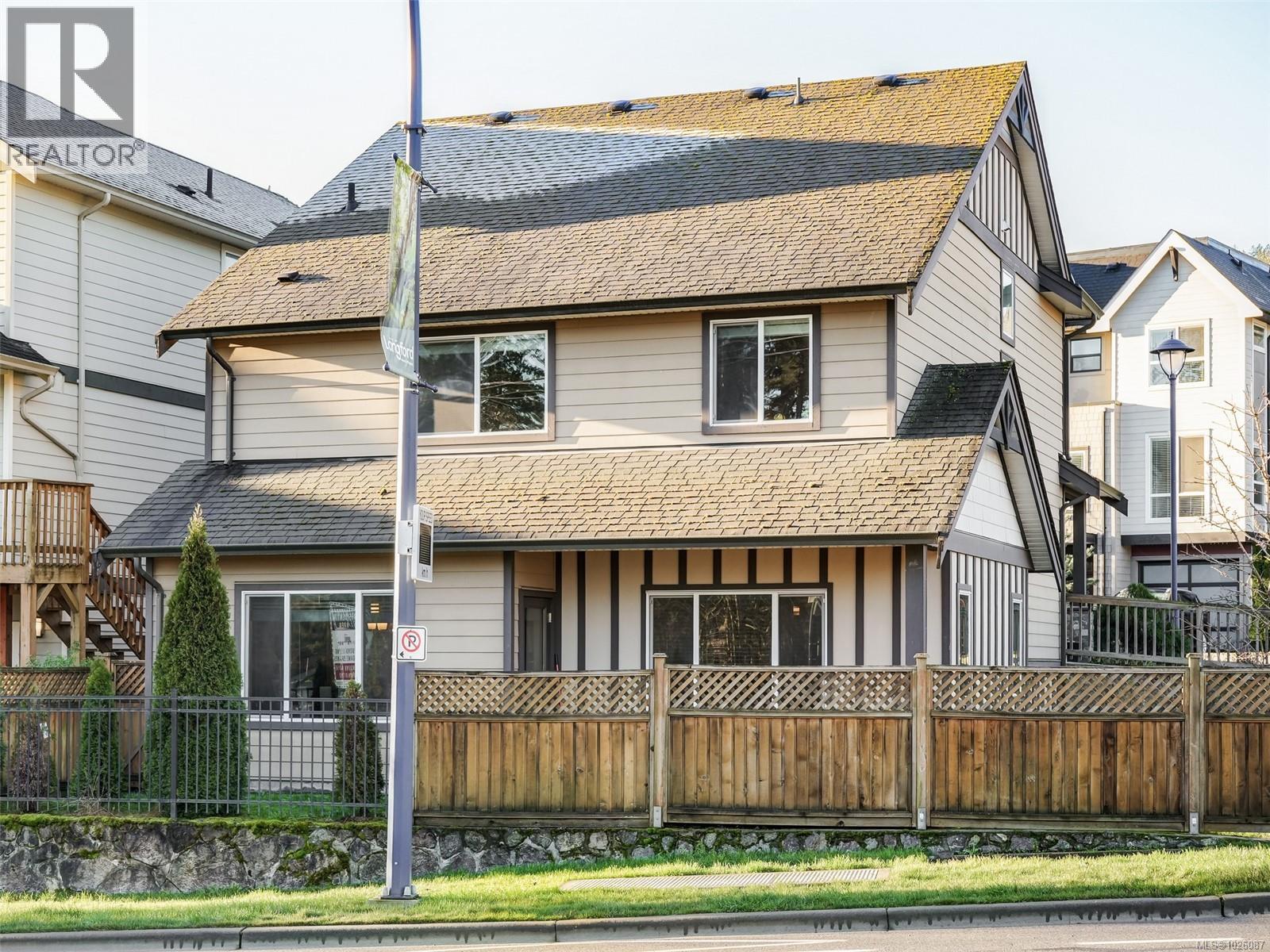 1326 BOMBARDIER CRES - 25