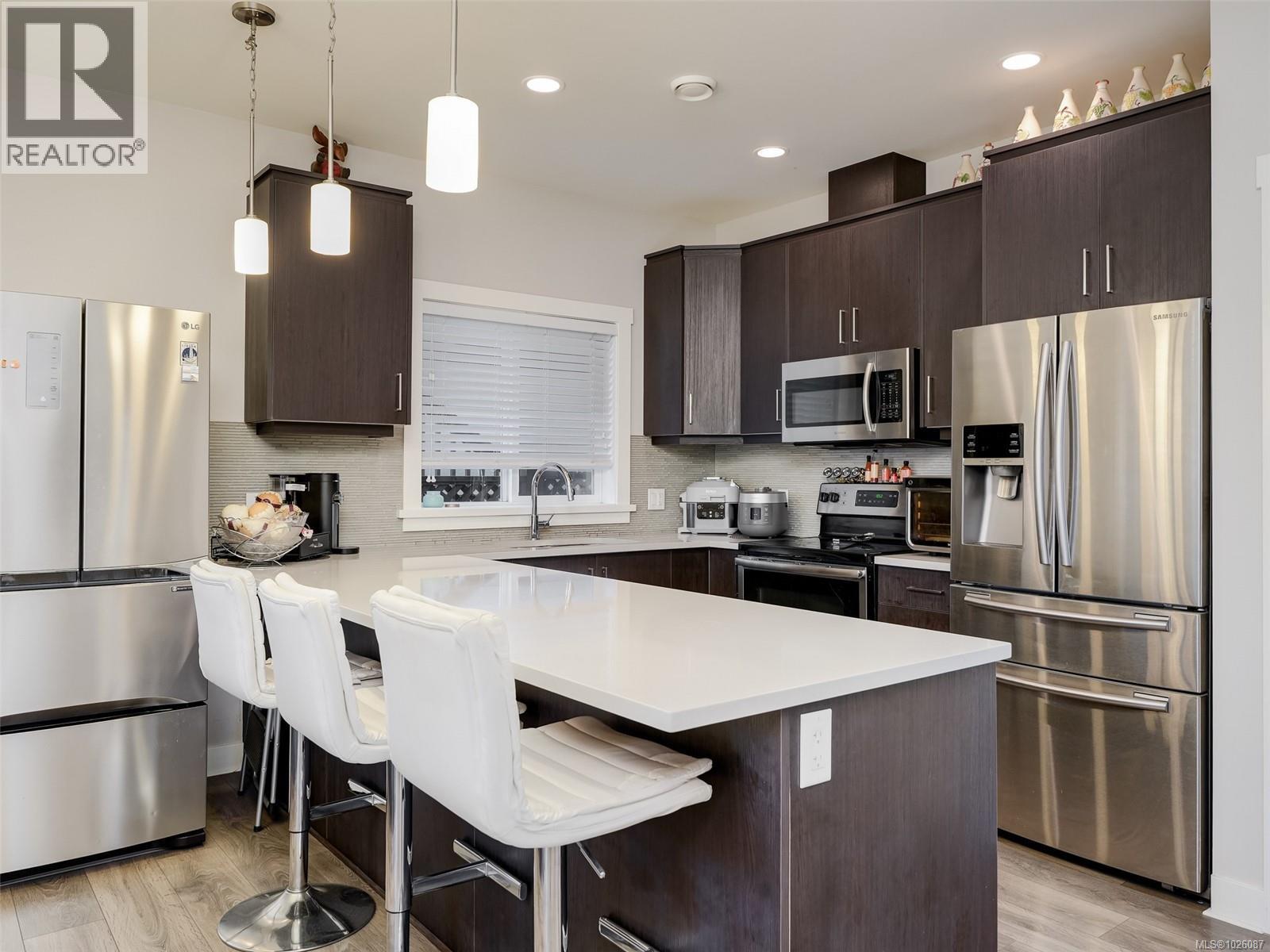 1326 BOMBARDIER CRES - 8