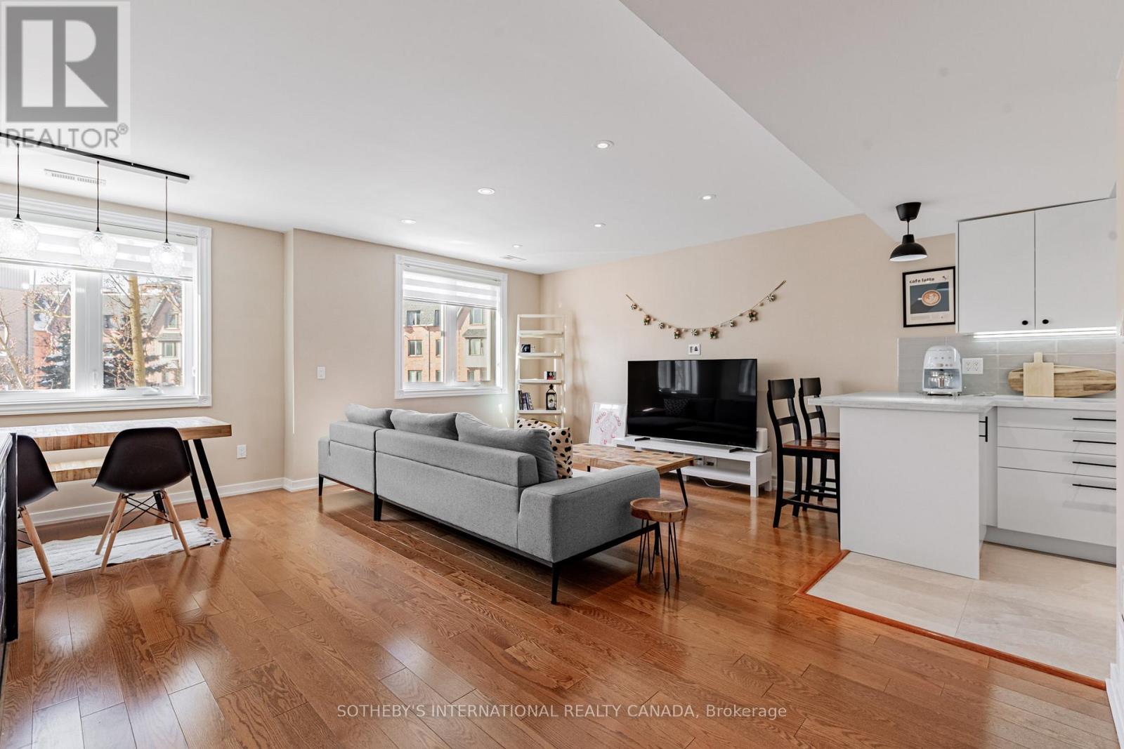 75 Weldrick Unit 305 photo 3