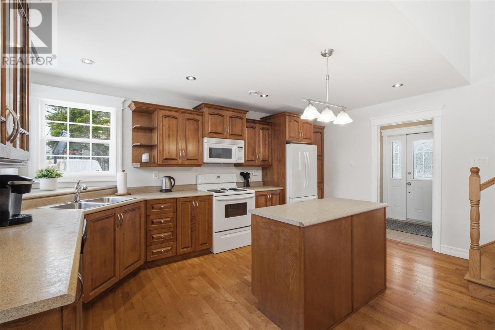 8 Forest River Road - Photo 4 of 31, Torbay, Newfoundland & Labrador