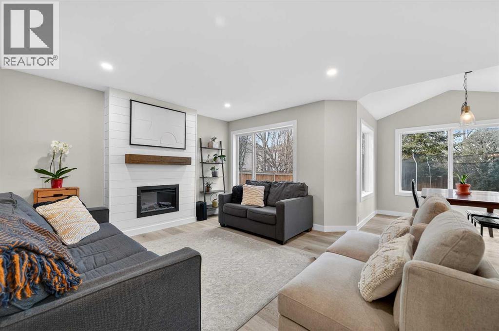 Single Family House for Sale in  Douglas Glen Grove SE Douglasdale/Glen Calgary 