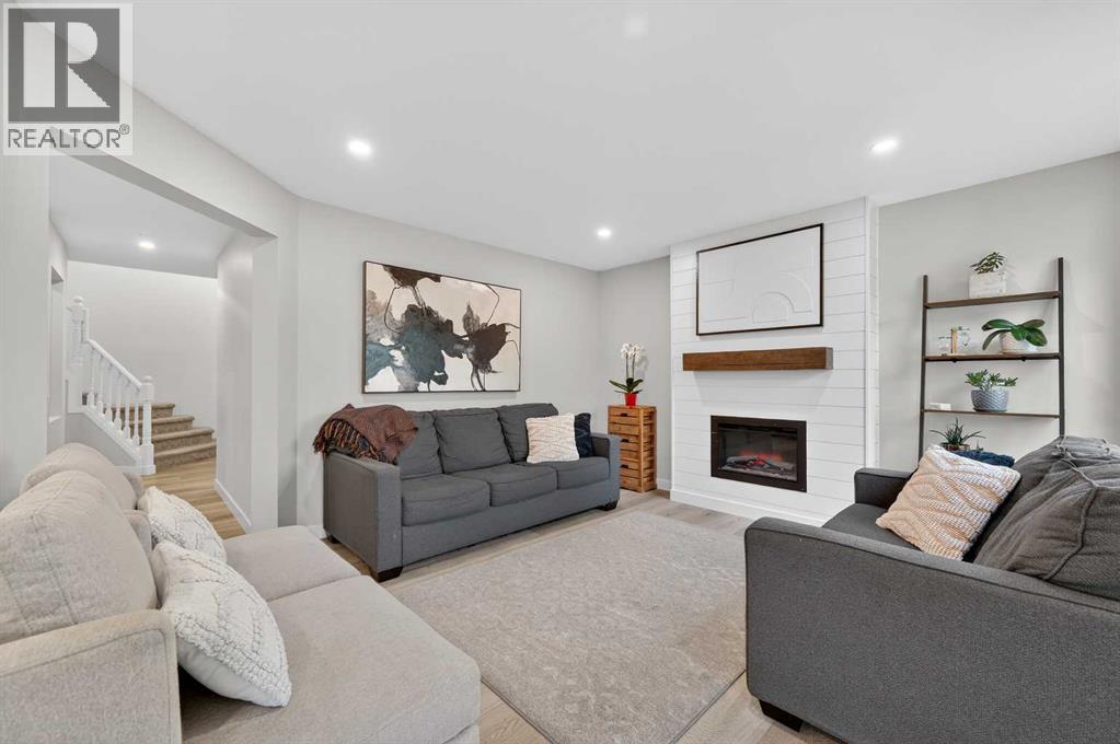 Single Family House for Sale in  Douglas Glen Grove SE Douglasdale/Glen Calgary 