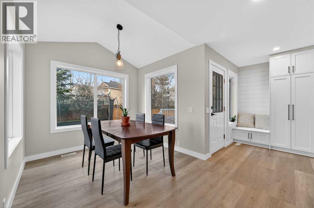 Single Family House for Sale in  Douglas Glen Grove SE Douglasdale/Glen Calgary 