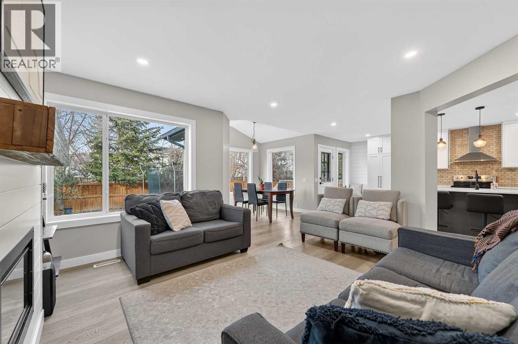 Single Family House for Sale in  Douglas Glen Grove SE Douglasdale/Glen Calgary 