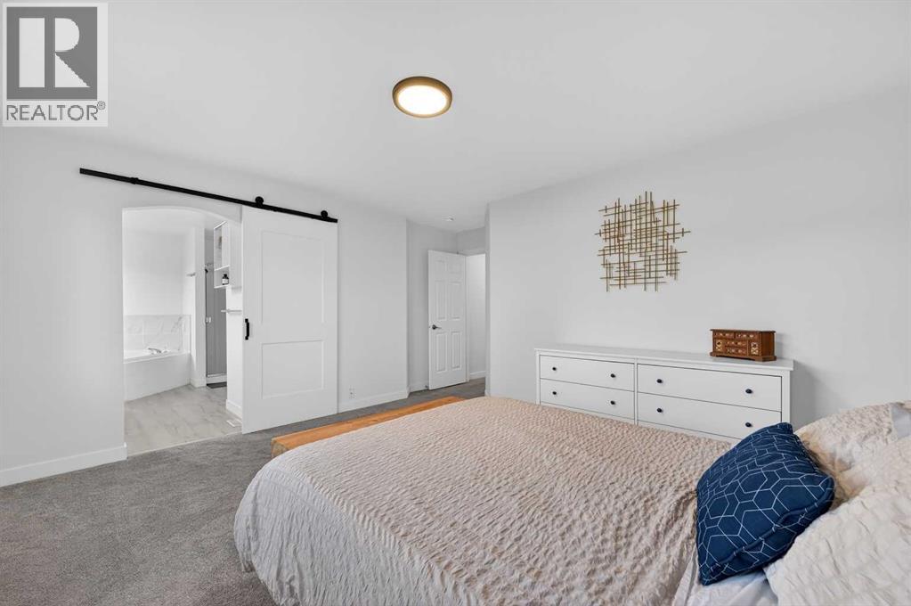 Single Family House for Sale in  Douglas Glen Grove SE Douglasdale/Glen Calgary 