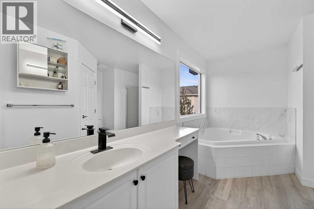 Single Family House for Sale in  Douglas Glen Grove SE Douglasdale/Glen Calgary 