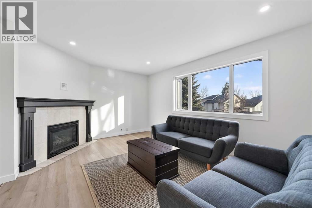 Single Family House for Sale in  Douglas Glen Grove SE Douglasdale/Glen Calgary 