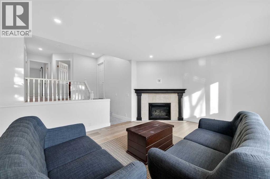 Single Family House for Sale in  Douglas Glen Grove SE Douglasdale/Glen Calgary 