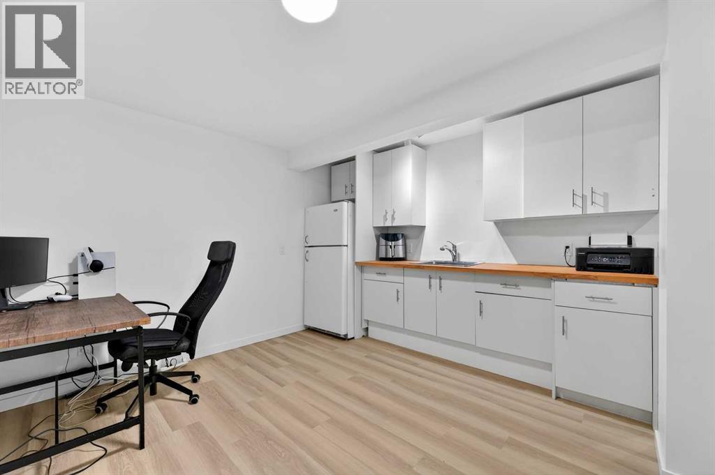 Single Family House for Sale in  Douglas Glen Grove SE Douglasdale/Glen Calgary 