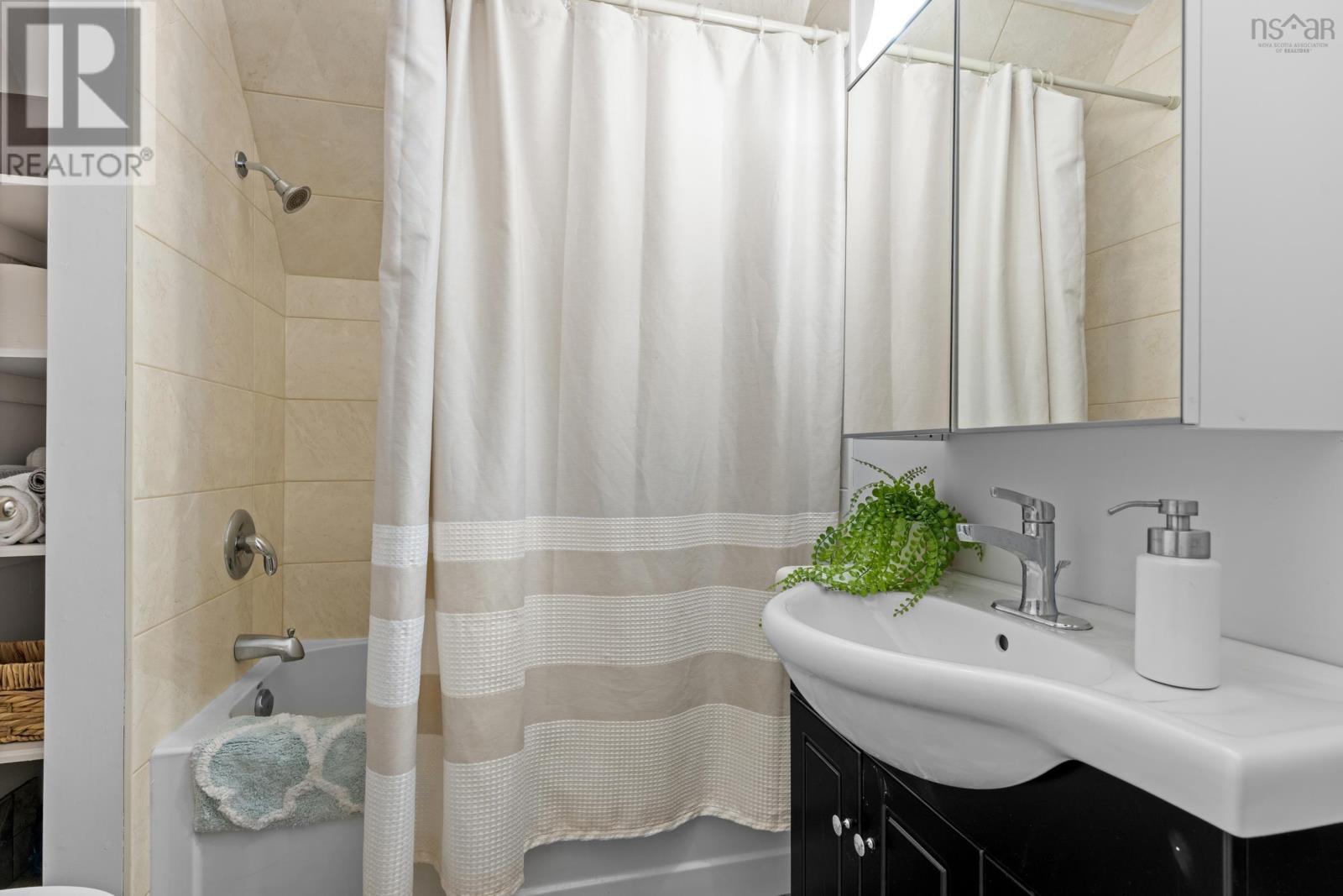 Property 21 of 48 of 99 Ochterloney Street