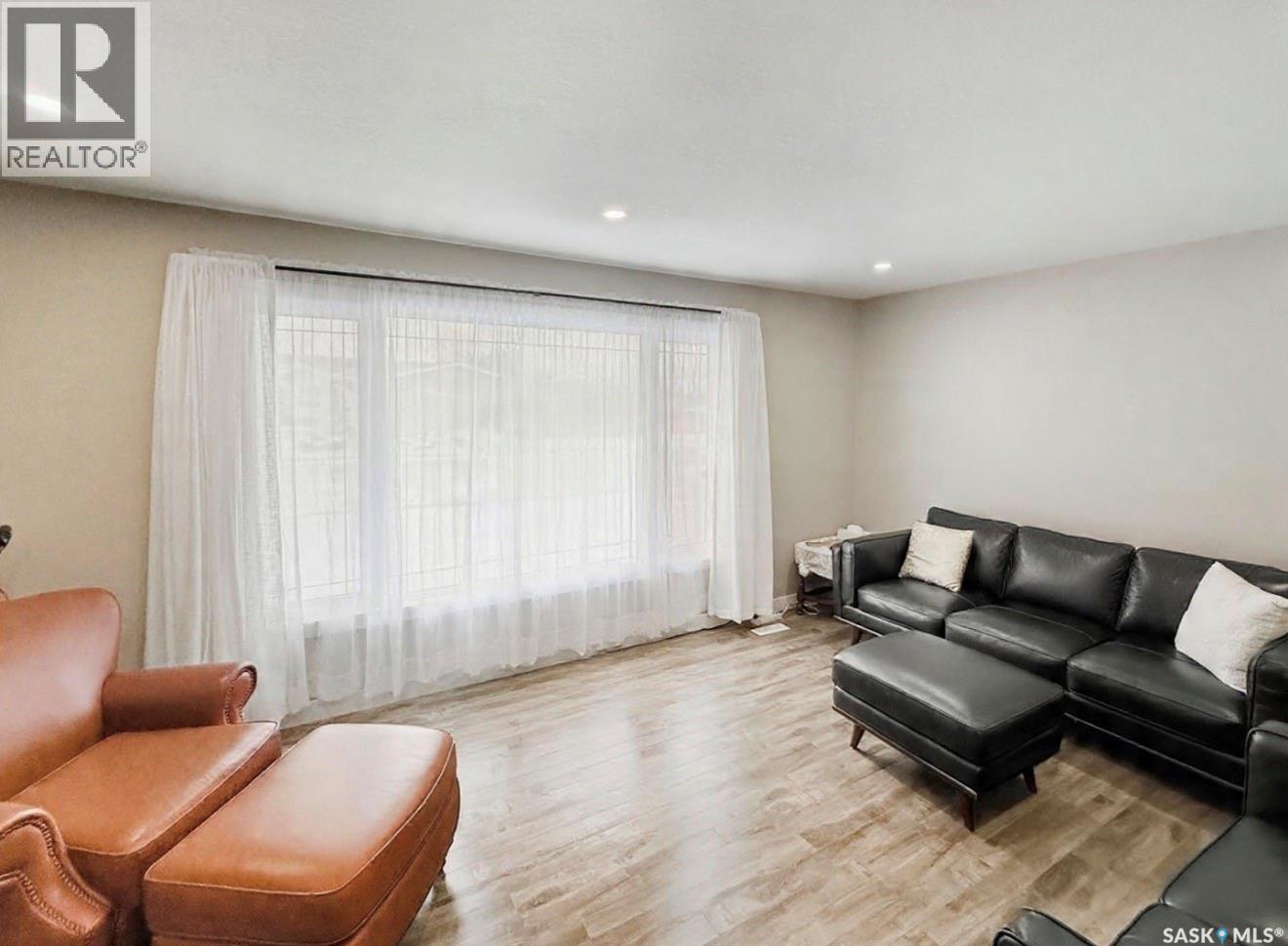 Single Family House Bungalow for Sale in  Vance AVENUE NE Swift Current 