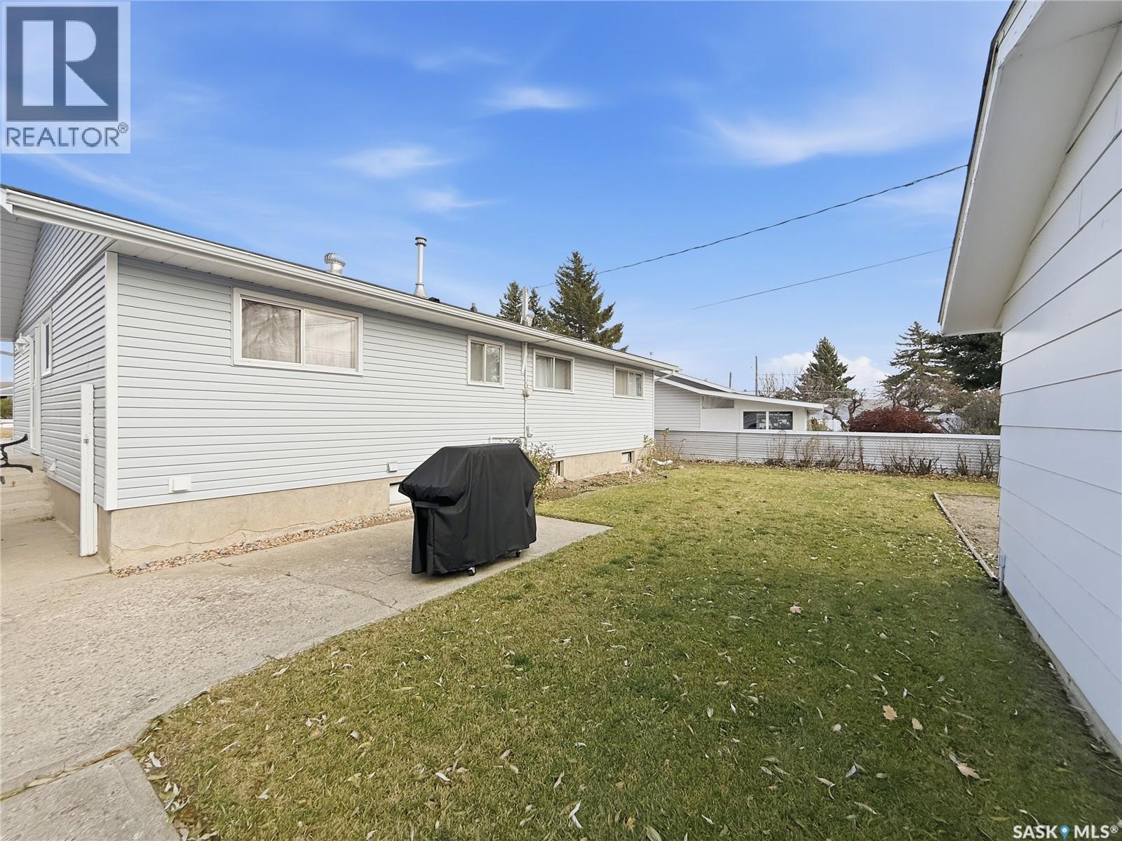 Single Family House Bungalow for Sale in  Vance AVENUE NE Swift Current 