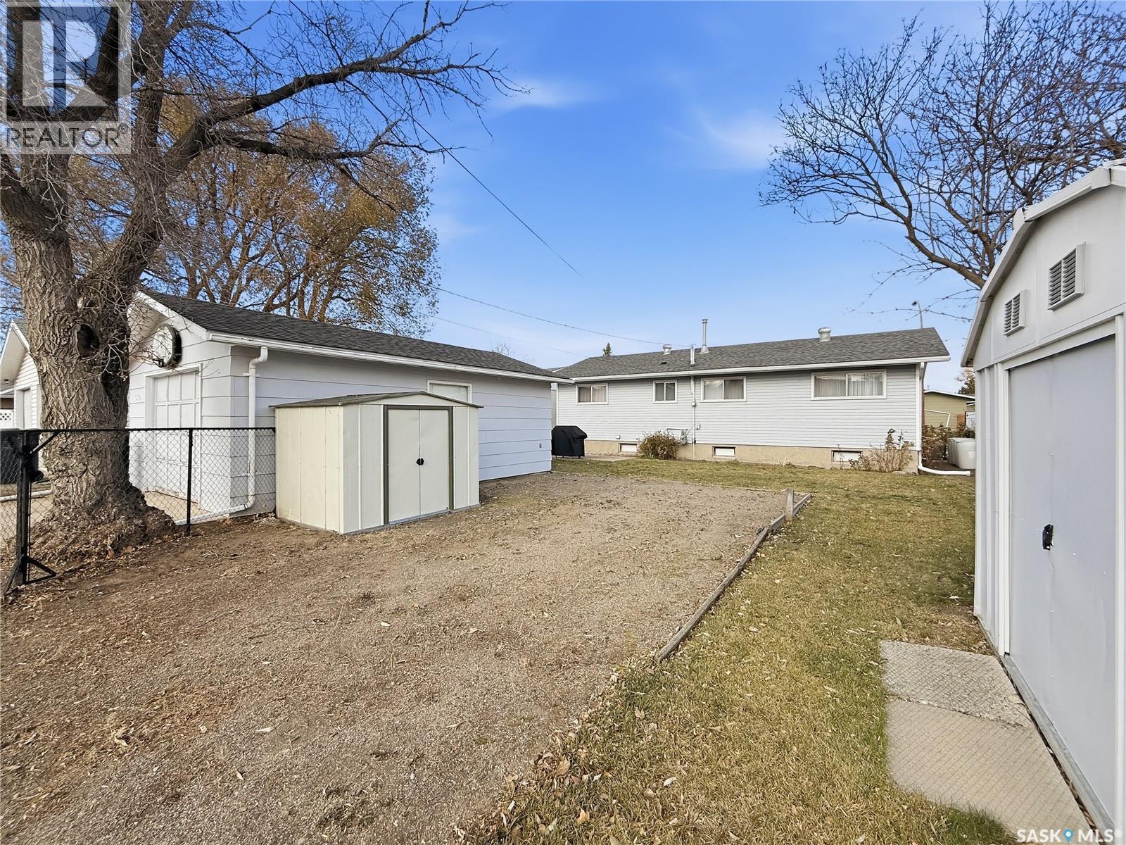 Single Family House Bungalow for Sale in  Vance AVENUE NE Swift Current 