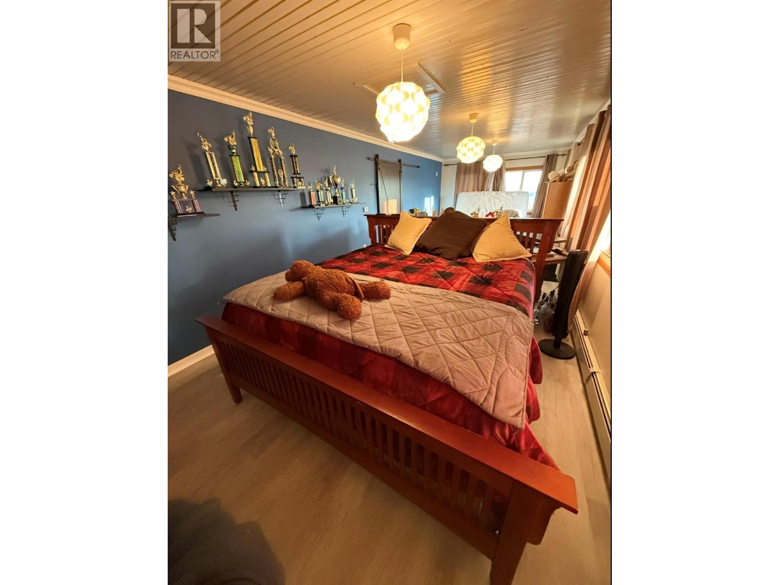 5304 Elevator Road, Pouce Coupe