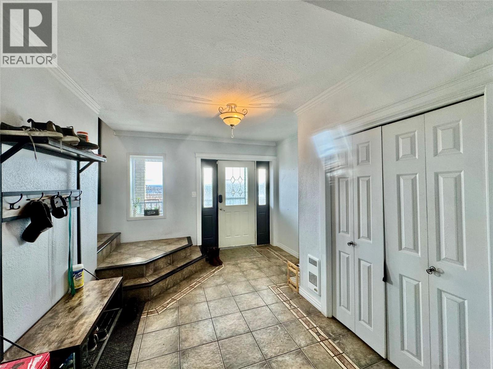 5304 Elevator Road, Pouce Coupe