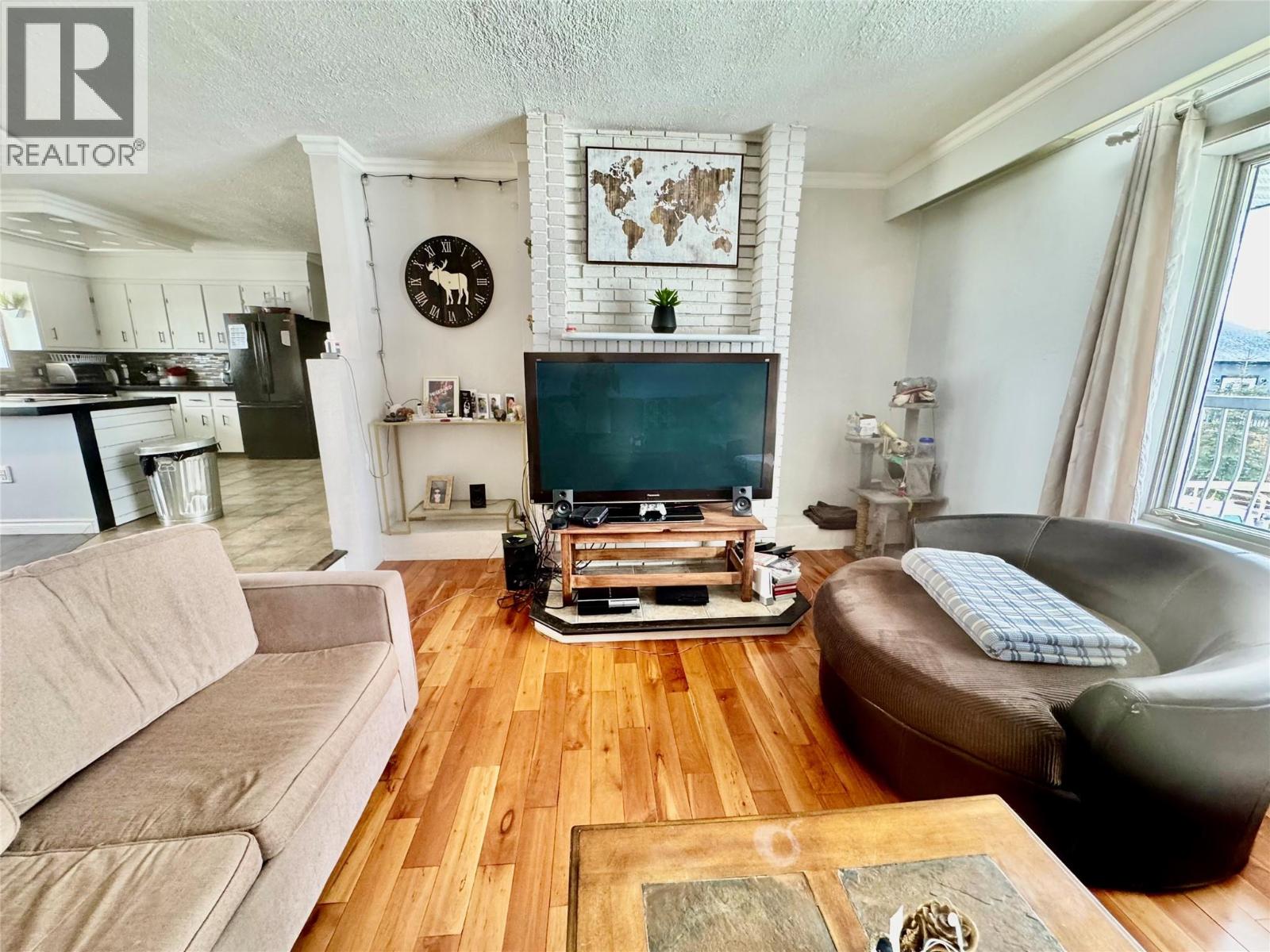 5304 Elevator Road, Pouce Coupe