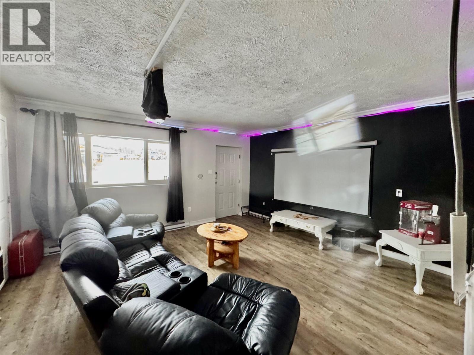 5304 Elevator Road, Pouce Coupe