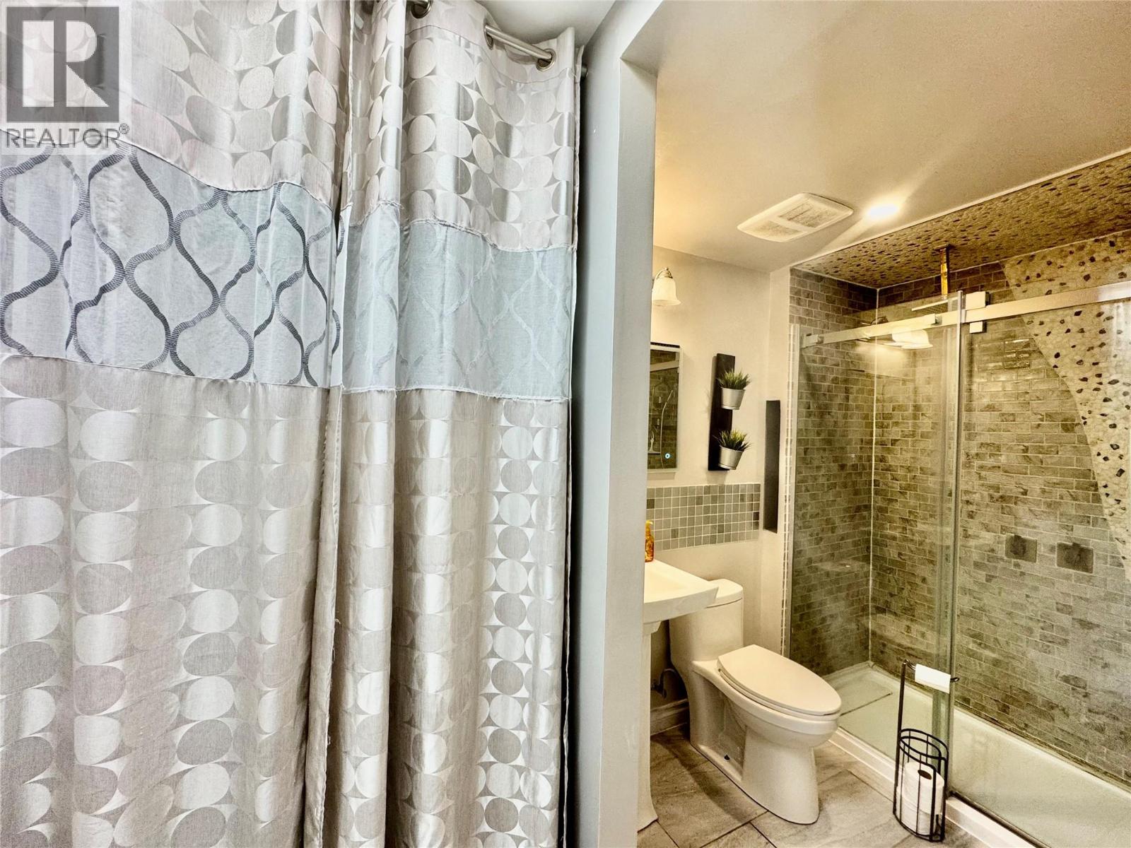 5304 Elevator Road, Pouce Coupe