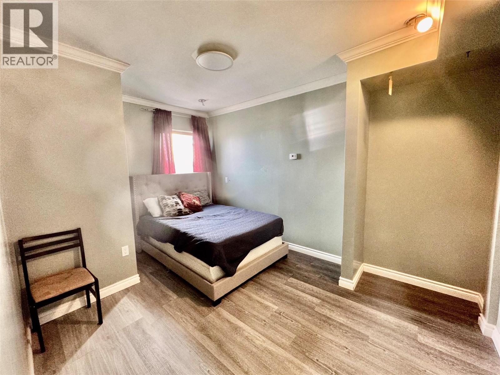 5304 Elevator Road, Pouce Coupe