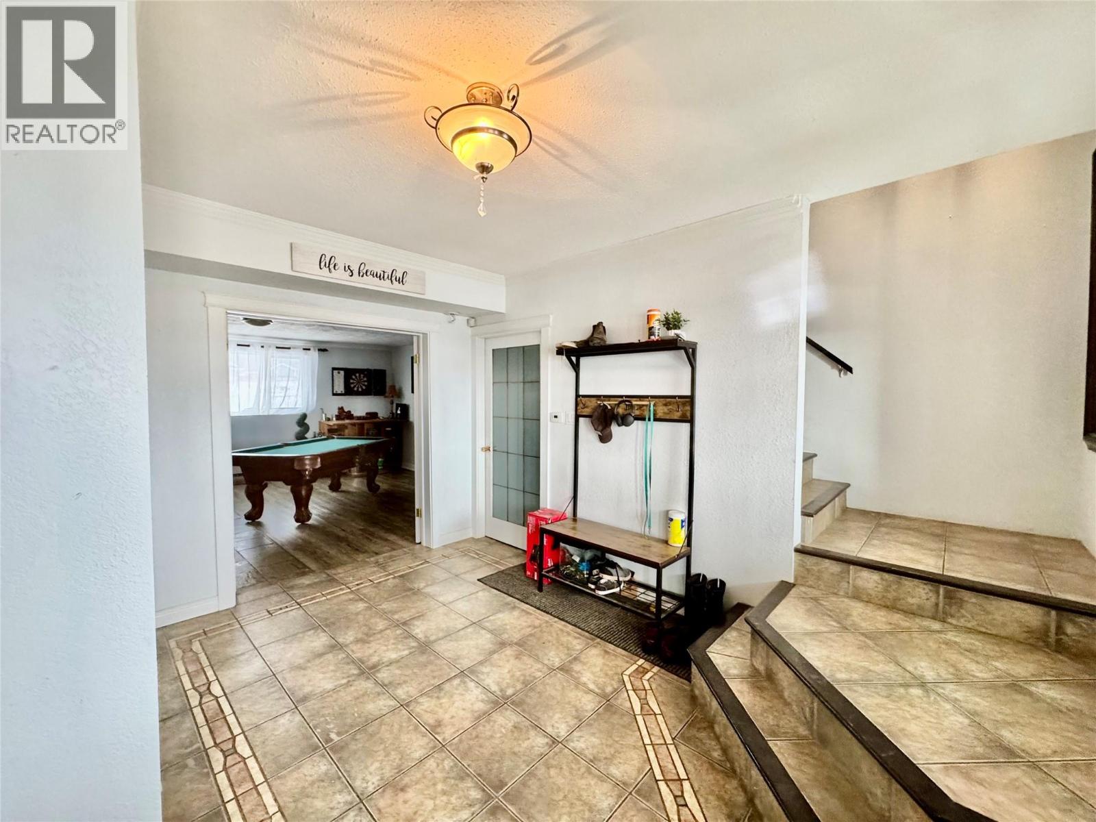 5304 Elevator Road, Pouce Coupe