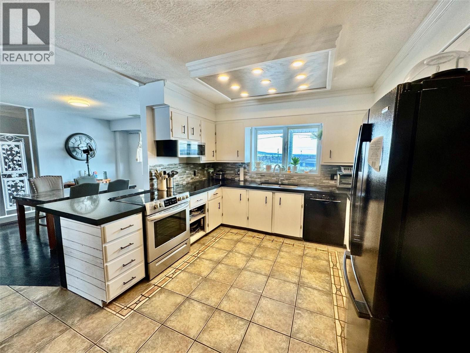 5304 Elevator Road, Pouce Coupe