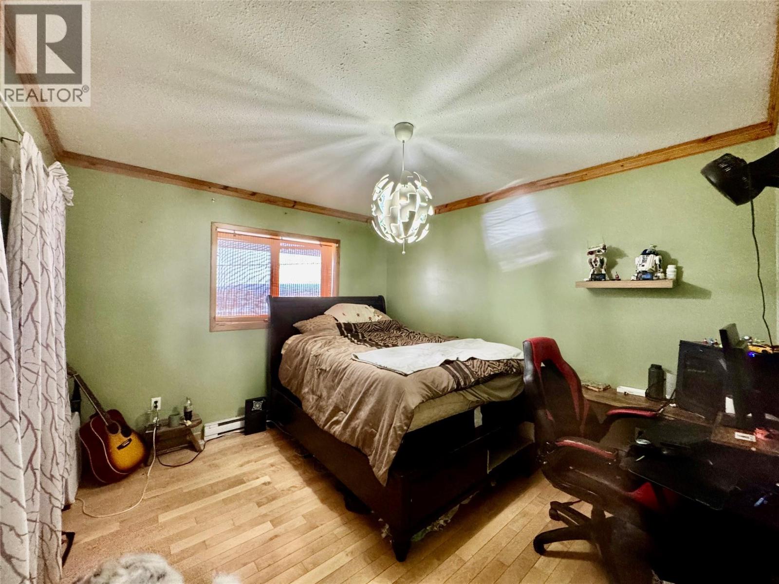 5304 Elevator Road, Pouce Coupe