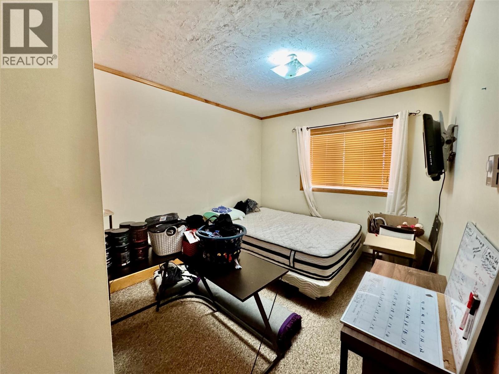 5304 Elevator Road, Pouce Coupe