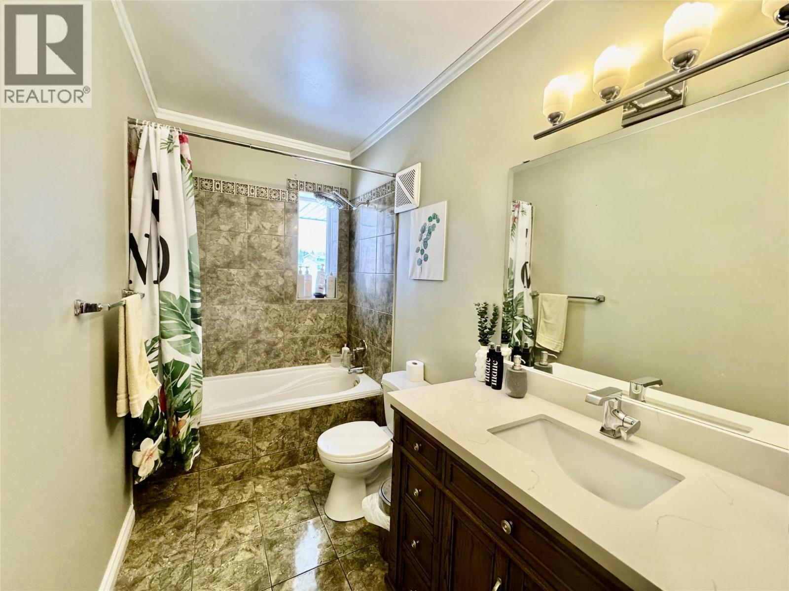 5304 Elevator Road, Pouce Coupe