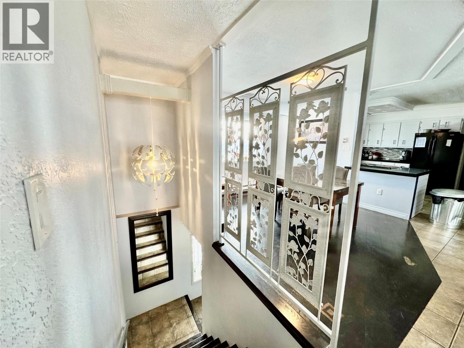 5304 Elevator Road, Pouce Coupe